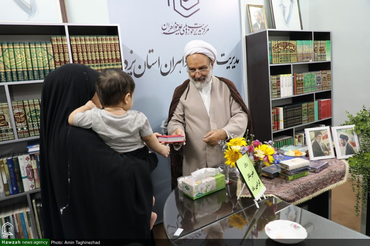 دیدار اعضای نمایندگی خبرگزاری رسمی حوزه های علمیه در استان یزد با مدیر حوزه علمیه خواهران استان یزد دیدار اعضای نمایندگی خبرگزاری رسمی حوزه های علمیه در استان یزد با مدیر حوزه علمیه خواهران استان یزد