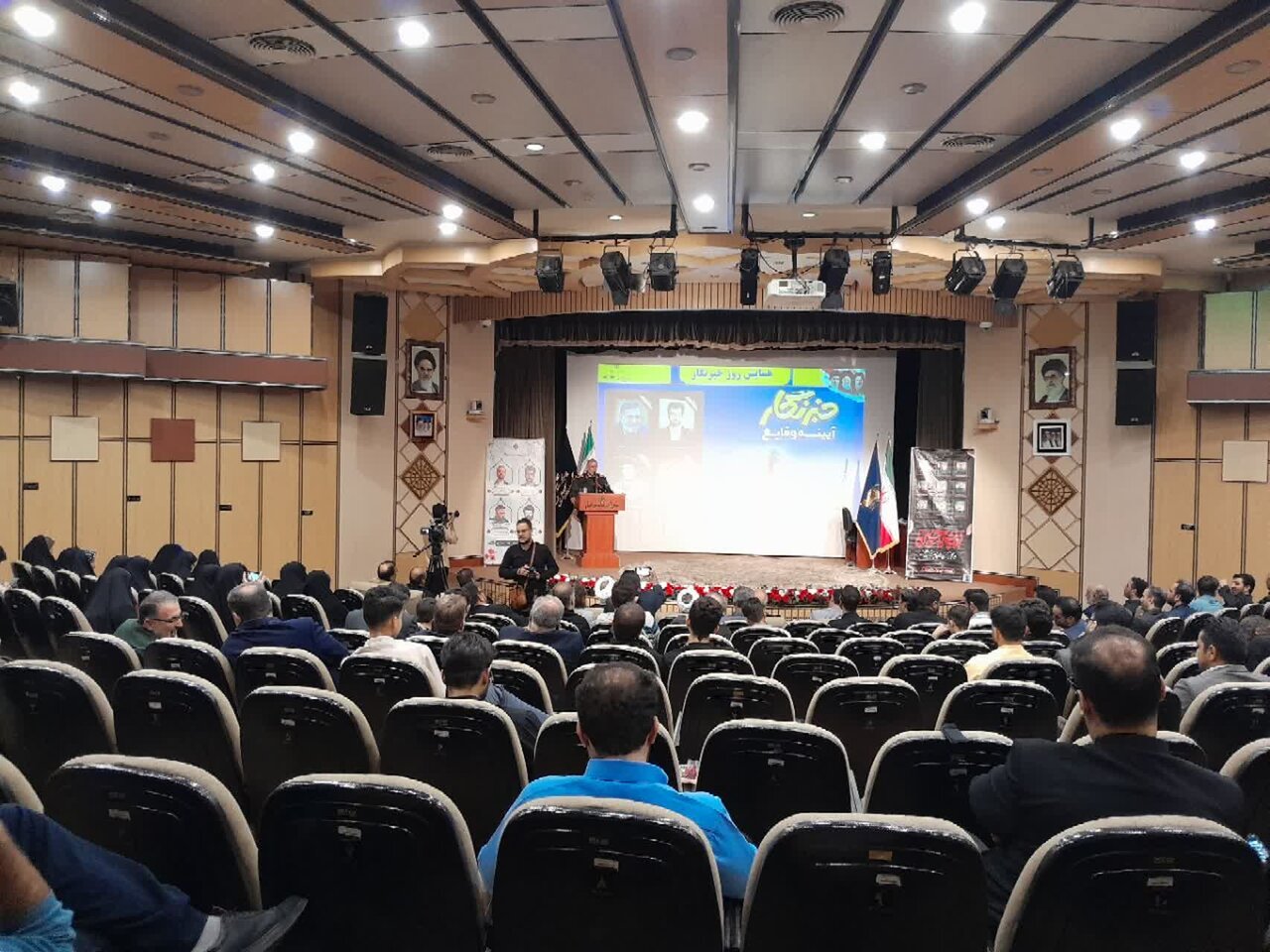 همایش بزرگداشت روز خبرنگار در قم برگزار شد / تجلیل از فعالان عرصه رسانه + تصاویر