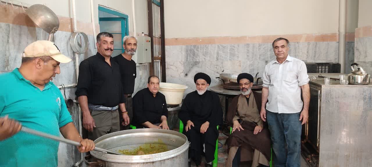 قدردانی امام جمعه نطنز از دست اندارکاران حلیم پزان حسینیه ارشاد اولیاء +تصاویر