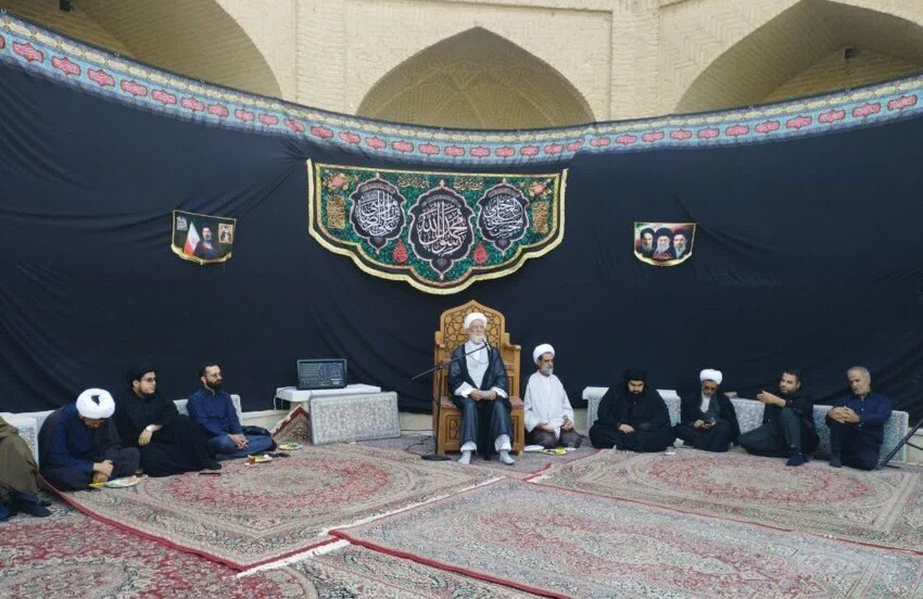 برگزاری مراسم روضه‌ خوانی اباعبدالله الحسین در مدرسه علمیه امام خمینی (ره) یزد