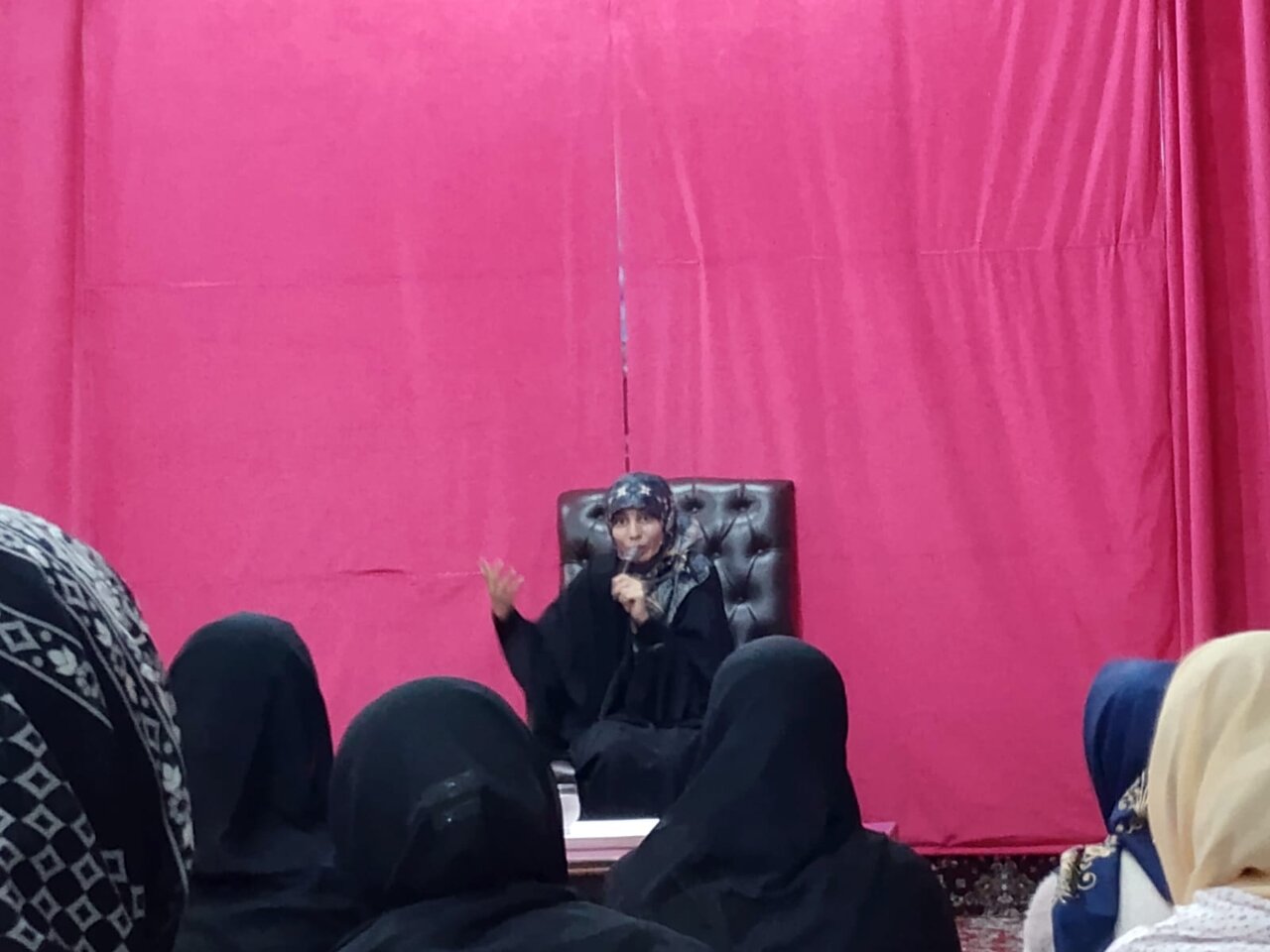 جامعۃ الزہراء سکردو کے شعبۂ تحقیق کے تحت علمی و تربیتی نشست:طالبات کی تخلیق، تحقیق، تصنیف، تجزیہ اور معاشرتی مسائل سے آگاہی ناگزیر، خانم موسوی