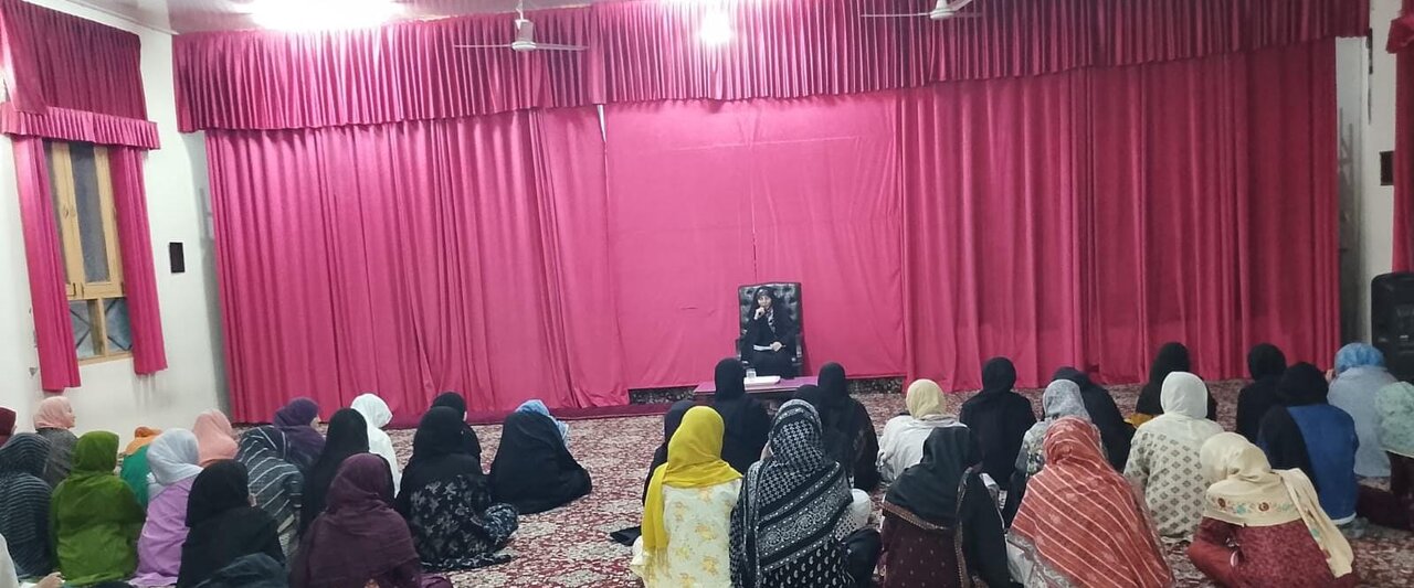 جامعۃ الزہراء سکردو کے شعبۂ تحقیق کے تحت علمی و تربیتی نشست:طالبات کی تخلیق، تحقیق، تصنیف، تجزیہ اور معاشرتی مسائل سے آگاہی ناگزیر، خانم موسوی