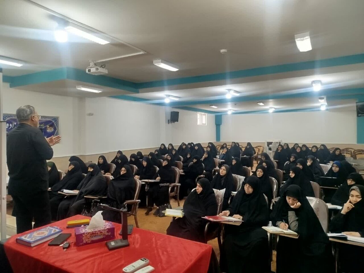 برگزاری کارگاه تخصصی «روان‌درمانی یکپارچه اسلامی» در میبد