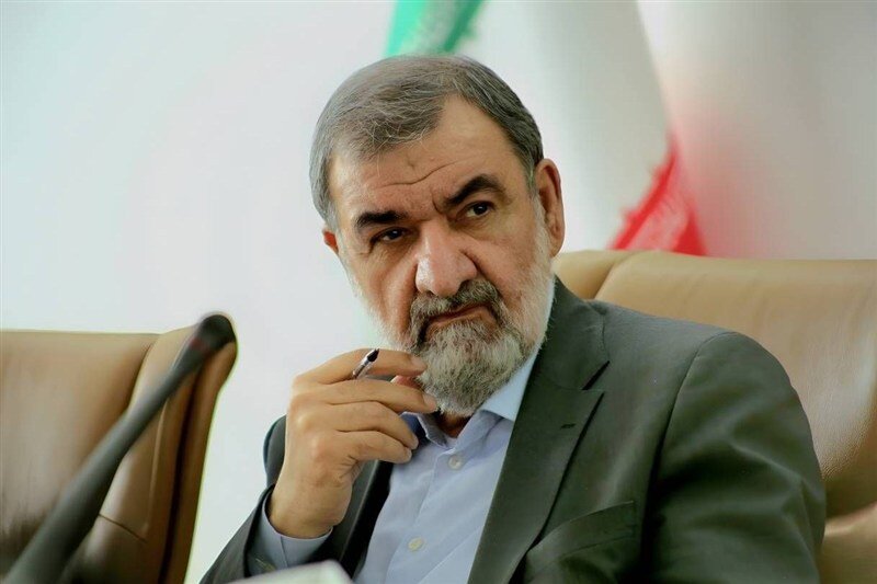 محسن رضائي: على أمريكا إنهاء الحرب والإفراج عن الأموال الإيرانية المجمدة