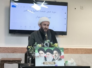 مبلغان با محبت و احترام، نوجوان را با خود همراه کنند