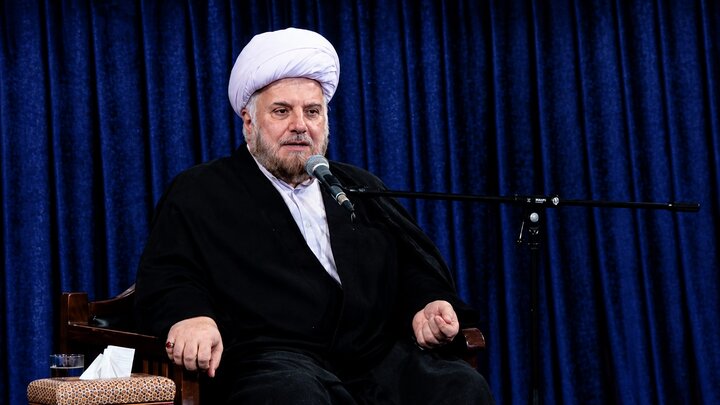 پیامبر(ص) محور احیای انسانیت و کرامت بشر است//بازگشت به اخلاق نبوی راه اصلاح جامعه
