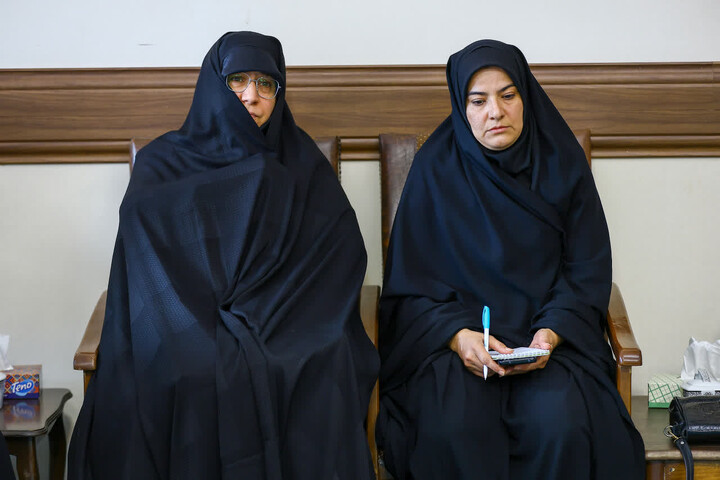 تصاویر / آیین رونمایی از پوستر همایش ملی «زن تراز در گفتمان انقلاب اسلامی» در تبریز