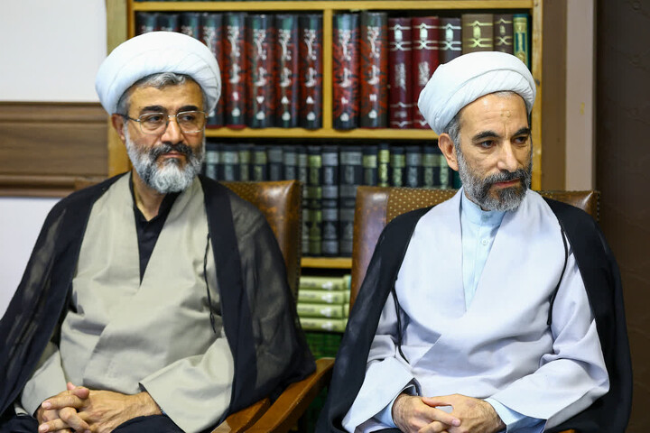 تصاویر / آیین رونمایی از پوستر همایش ملی «زن تراز در گفتمان انقلاب اسلامی» در تبریز
