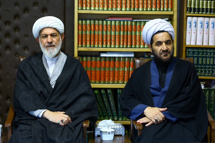 تصاویر / آیین رونمایی از پوستر همایش ملی «زن تراز در گفتمان انقلاب اسلامی» در تبریز