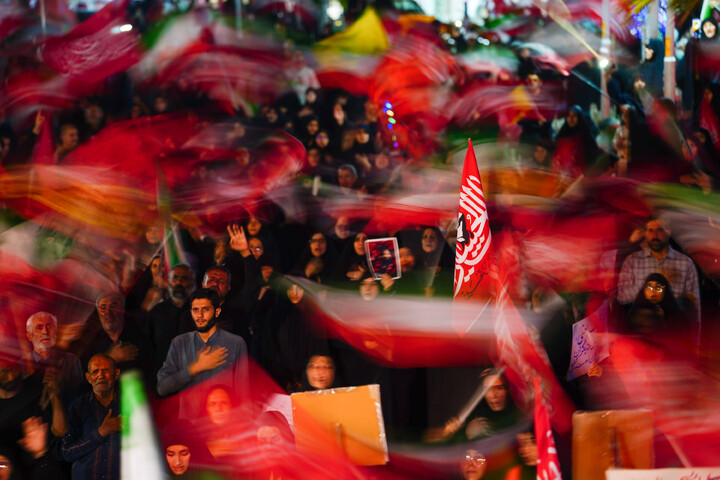 تصاویر/ تجمع قمی ها در شب رحلت پیامبر اکرم (ص) در حمایت از رهبری و انقلاب