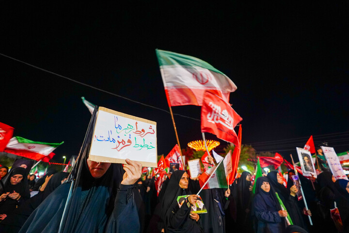 تصاویر/ تجمع قمی ها در شب رحلت پیامبر اکرم (ص) در حمایت از رهبری و انقلاب