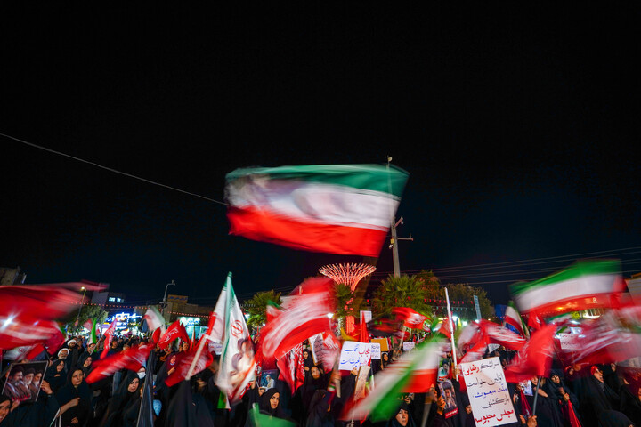 تصاویر/ تجمع قمی ها در شب رحلت پیامبر اکرم (ص) در حمایت از رهبری و انقلاب