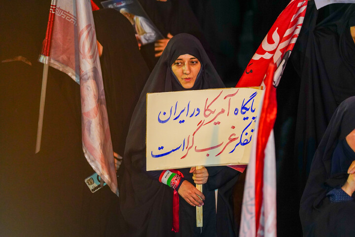 تصاویر/ تجمع قمی ها در شب رحلت پیامبر اکرم (ص) در حمایت از رهبری و انقلاب