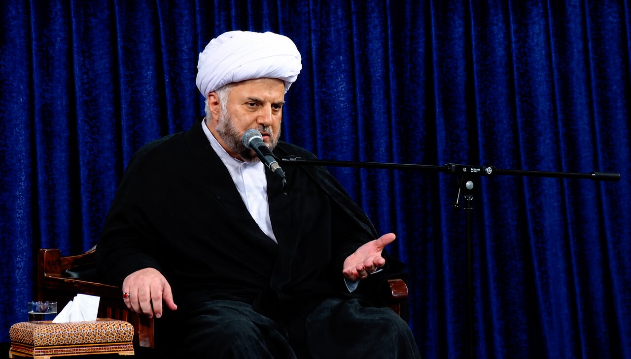 پیامبر(ص) محور احیای انسانیت و کرامت بشر است//بازگشت به اخلاق نبوی راه اصلاح جامعه