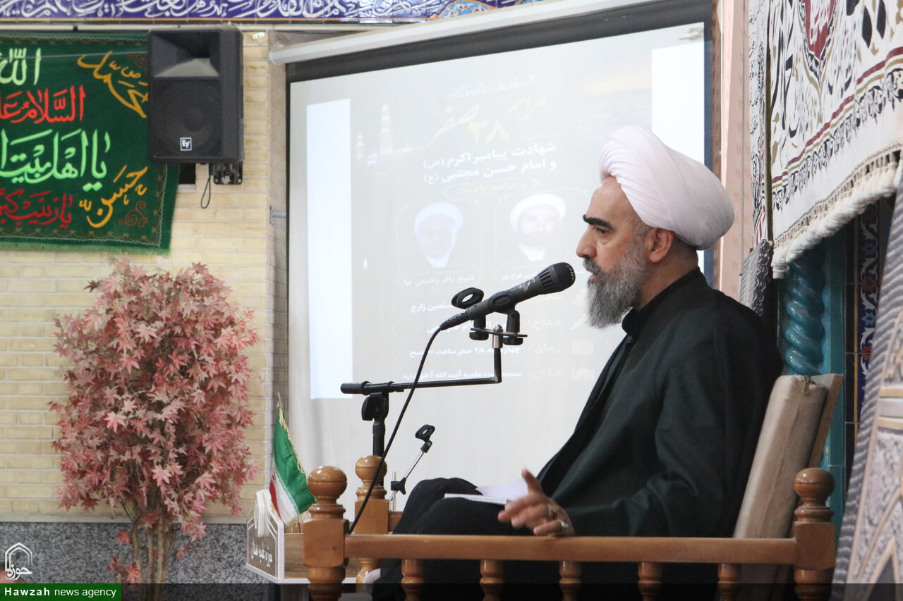 عبودیت، نخستین گام انسان برای رسیدن به مقام والای انسانی است