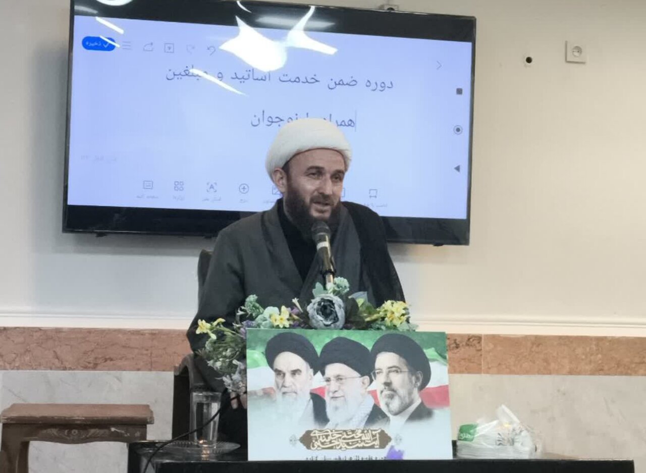 مبلغان با محبت و احترام، نوجوان را با خود همراه کنند