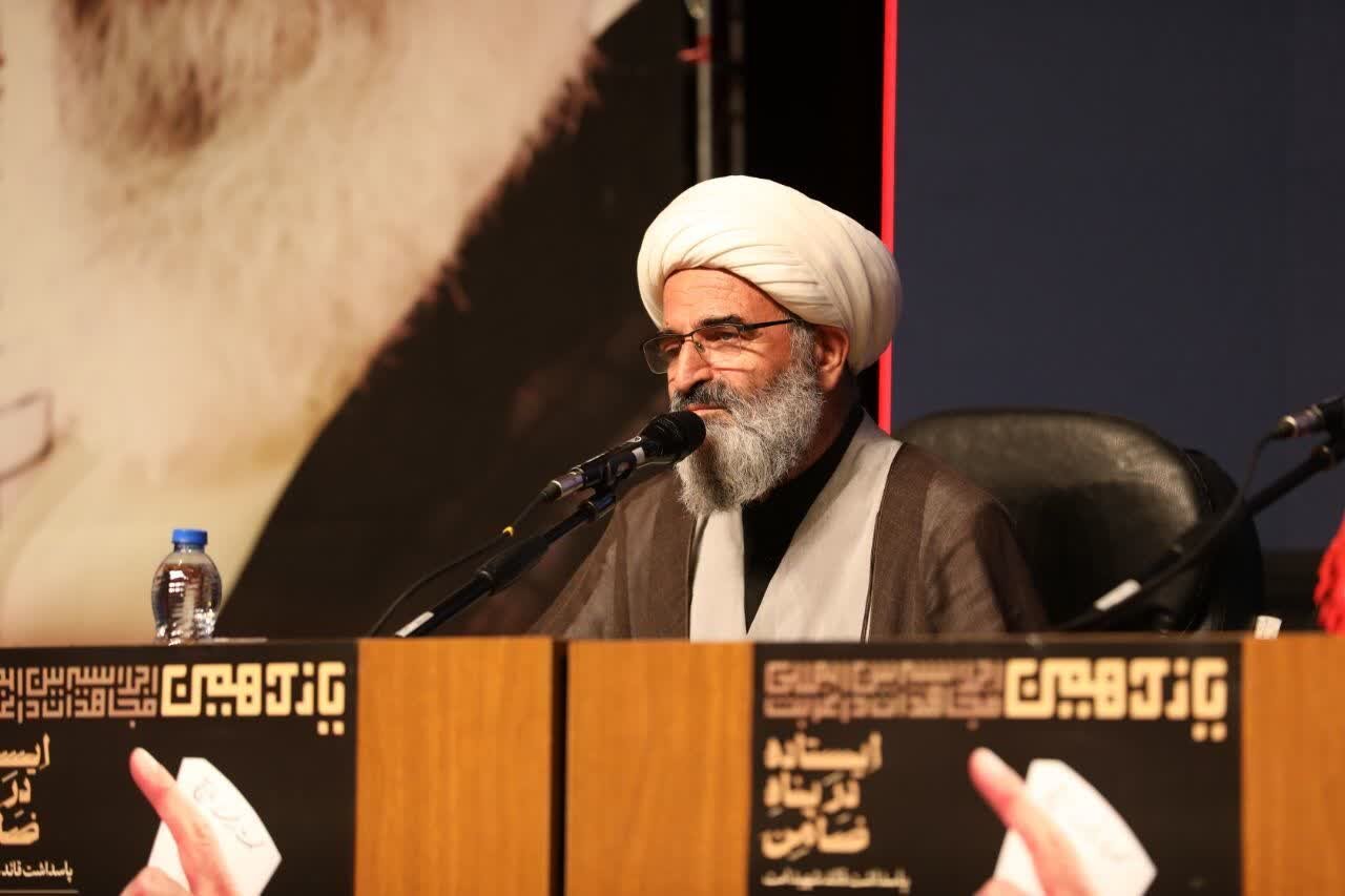 قائد شهید امت(ره) راه و رسم ایستادگی را به ما آموخت