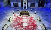 वीडियो / इमामम रज़ा की शहादत की रात ; शहीद रहबर के मज़ार के निकट श्रद्धालुओं की भारी भीड़