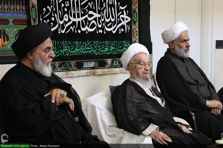 Photos/Deuil de l’Imam Reza (a) : les maisons de la Marja’iyyah à Qom, lieux de rassemblement du clergé et des fidèles en lamentation