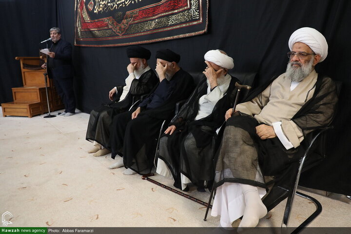 Photos/Deuil de l’Imam Reza (a) : les maisons de la Marja’iyyah à Qom, lieux de rassemblement du clergé et des fidèles en lamentation