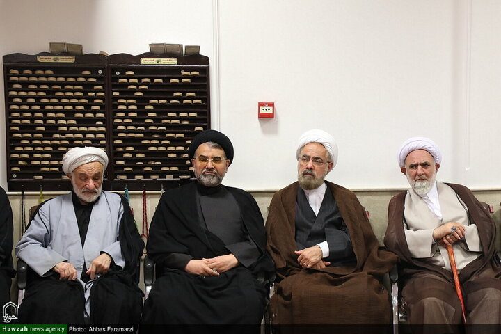 Photos/Deuil de l’Imam Reza (a) : les maisons de la Marja’iyyah à Qom, lieux de rassemblement du clergé et des fidèles en lamentation