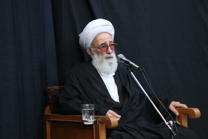 مقاومت ملت ایران در برابر قدرت‌های بزرگ، از مظاهر لطف الهی است