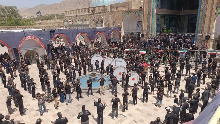 تصاویر/تجمع هیأت‌های مذهبی در آستان حضرت سلطانعلی(ع) در سوگ شهادت آقا علی بن موسی الرضا(ع)