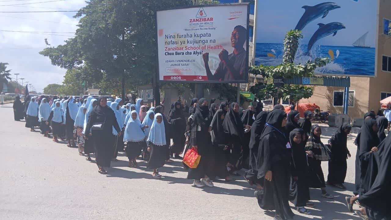 شیعیان زنگبار در سوگ رحلت پیامبر اکرم(ص) راهپیمایی گستردهای برگزار کردند