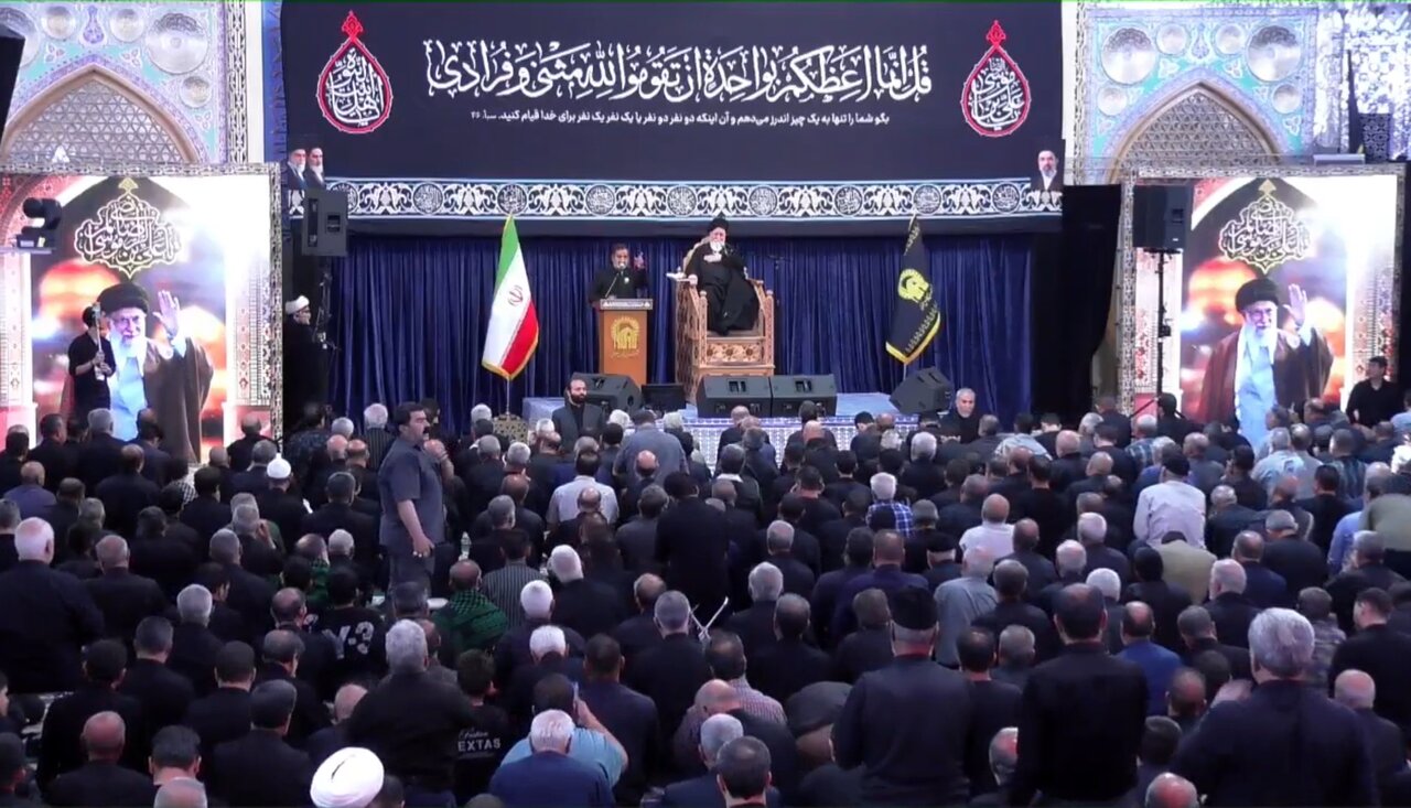 شهادت نامه خوانی  در روز شهادت امام رضا در حرم رضوی