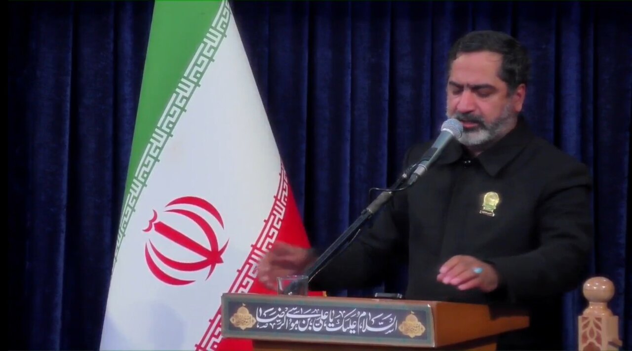 شهادت نامه خوانی  در روز شهادت امام رضا در حرم رضوی