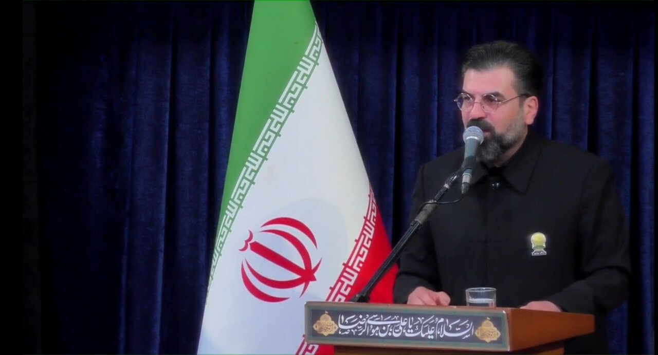 شهادت نامه خوانی  در روز شهادت امام رضا در حرم رضوی