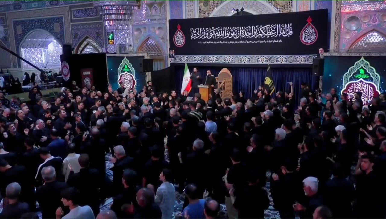 عزاداری سالروز شهادت امام رضا در حرم رضوی 