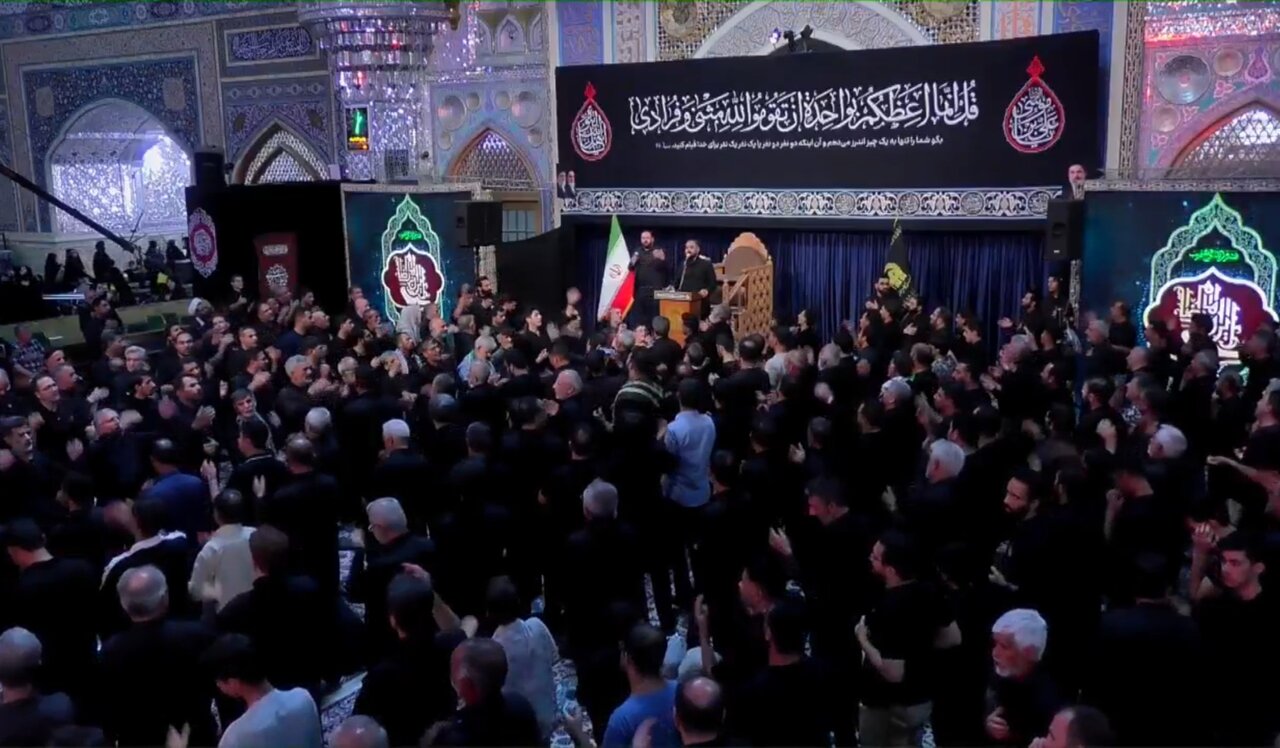 عزاداری سالروز شهادت امام رضا در حرم رضوی 