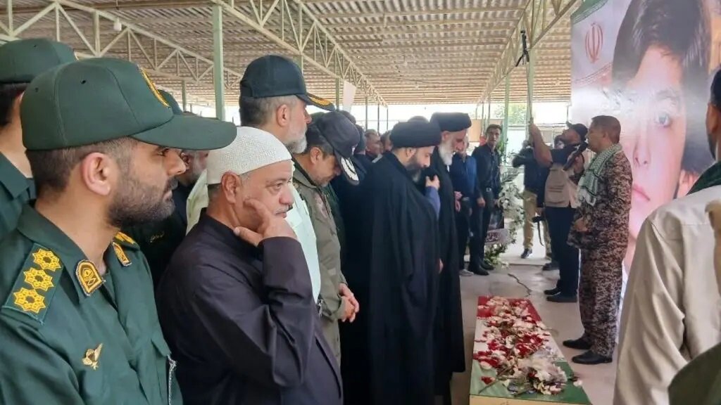 تشییع پیکر شهید «حسین حوریان» پس از 44 سال