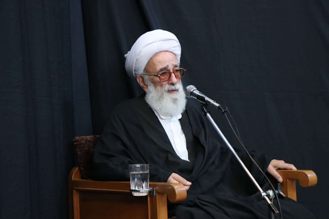 مقاومت ملت ایران در برابر قدرت‌های بزرگ، از مظاهر لطف الهی است