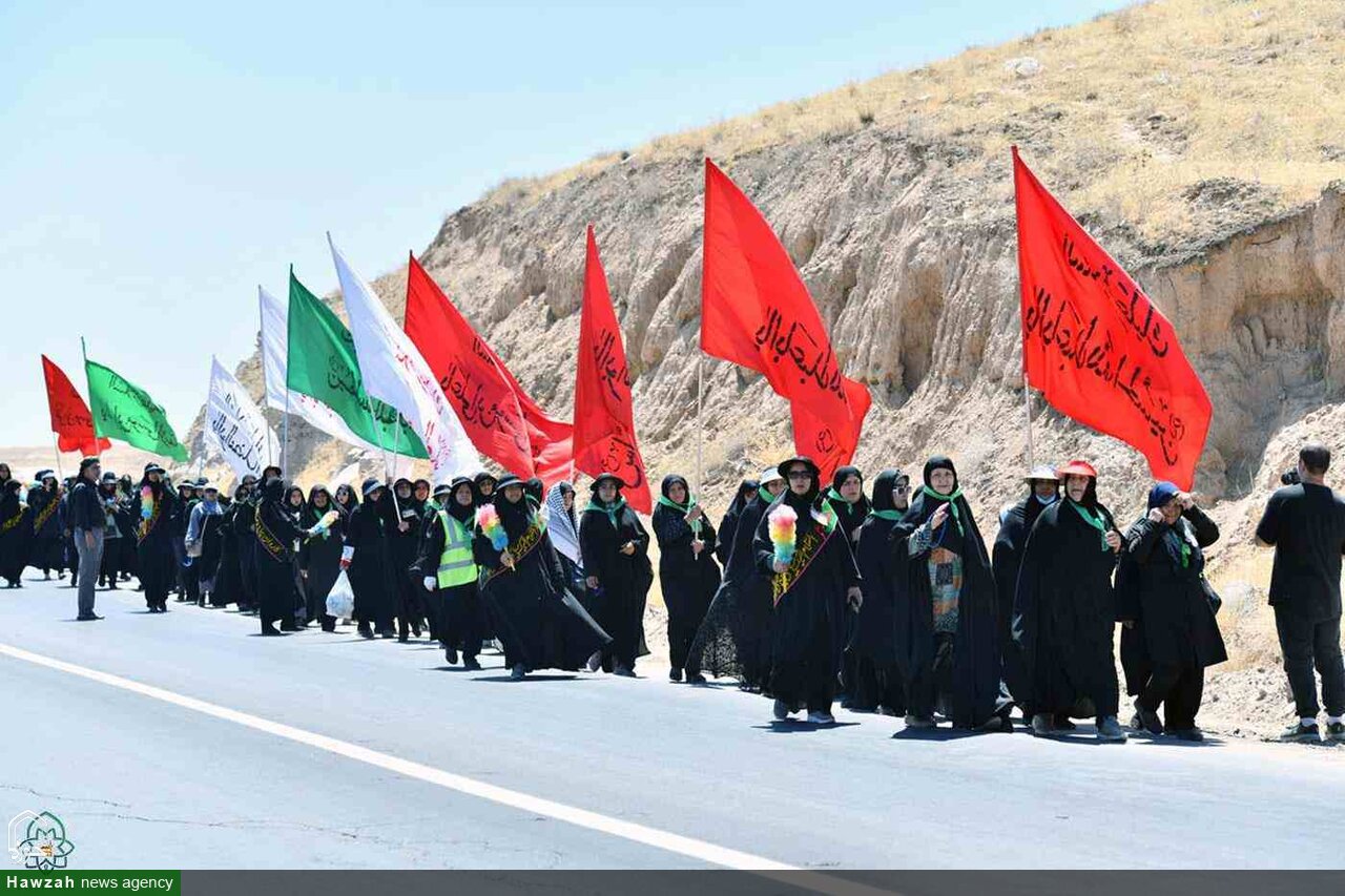 بانوان مُبلّغ در مسیرهای منتهی به مشهد به زائران خدمات فرهنگی و تربیتی ارائه کردند