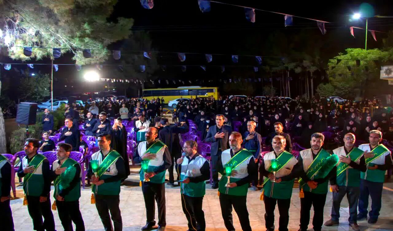 سوگواره «امت محمدی در پناهِ رضا» در آران و بیدگل برگزار شد سوگواره «امت محمدی در پناهِ رضا» در آران و بیدگل برگزار شد