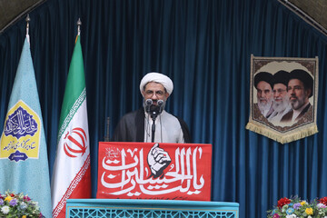 ملت ایران از مطالبه انتقام رهبر شهید خود کوتاه نخواهد آمد
