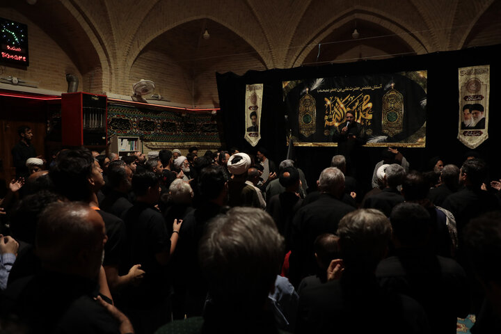 تصاویر/ سوگ رضوی در حرم مطهر امامزاده علی بن جعفر(ع) قم؛ آیین عزاداری شهادت حضرت رضا(ع)