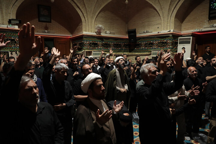 تصاویر/ سوگ رضوی در حرم مطهر امامزاده علی بن جعفر(ع) قم؛ آیین عزاداری شهادت حضرت رضا(ع)
