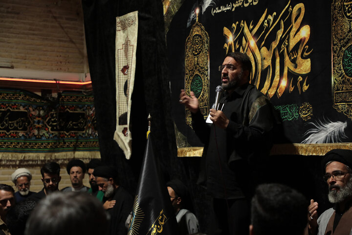 تصاویر/ سوگ رضوی در حرم مطهر امامزاده علی بن جعفر(ع) قم؛ آیین عزاداری شهادت حضرت رضا(ع)