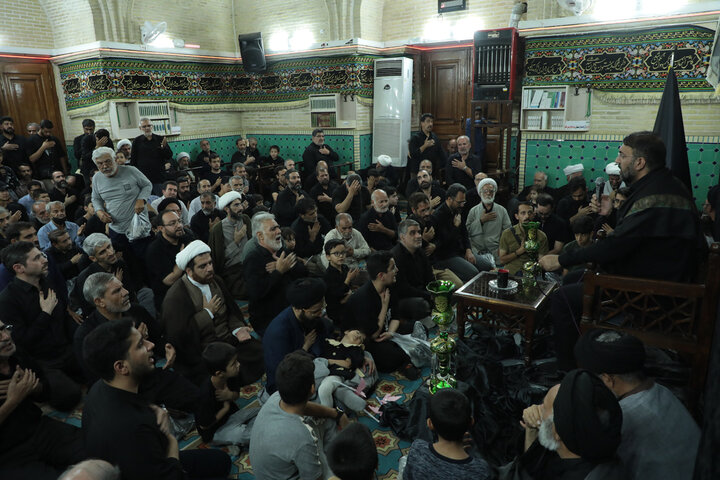تصاویر/ سوگ رضوی در حرم مطهر امامزاده علی بن جعفر(ع) قم؛ آیین عزاداری شهادت حضرت رضا(ع)