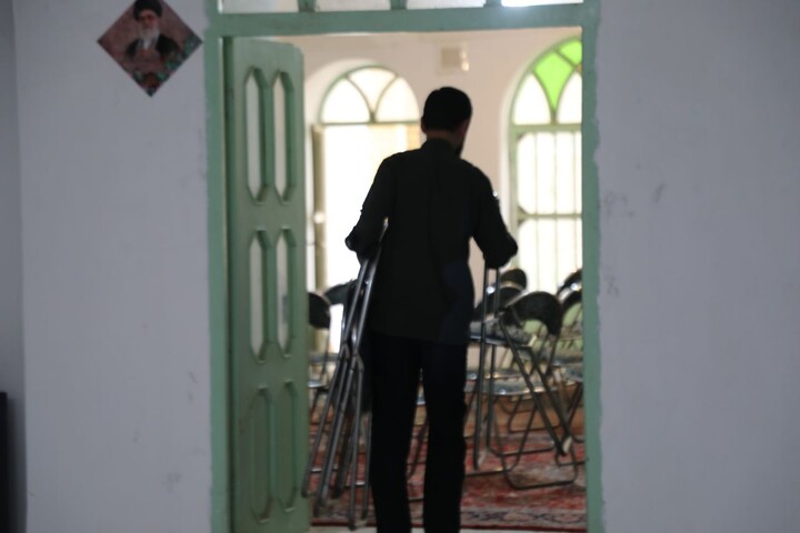 آخرین ساعات آماده سازی مدرسه علمیه شهید صدوقی (ره) طزرجان برای برگزاری دوره ميثاق طلبگی ١۴٠۵