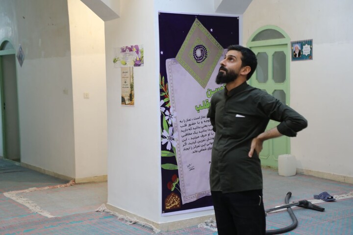 آخرین ساعات آماده سازی مدرسه علمیه شهید صدوقی (ره) طزرجان برای برگزاری دوره ميثاق طلبگی ١۴٠۵
