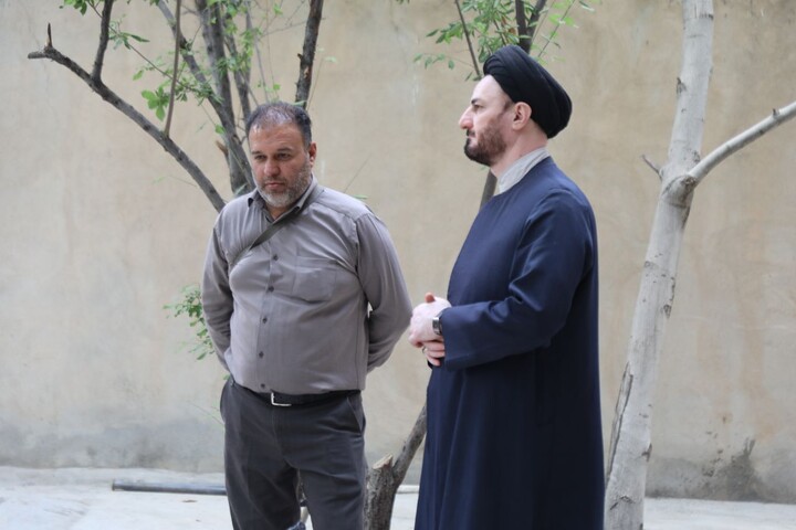 آخرین ساعات آماده سازی مدرسه علمیه شهید صدوقی (ره) طزرجان برای برگزاری دوره ميثاق طلبگی ١۴٠۵