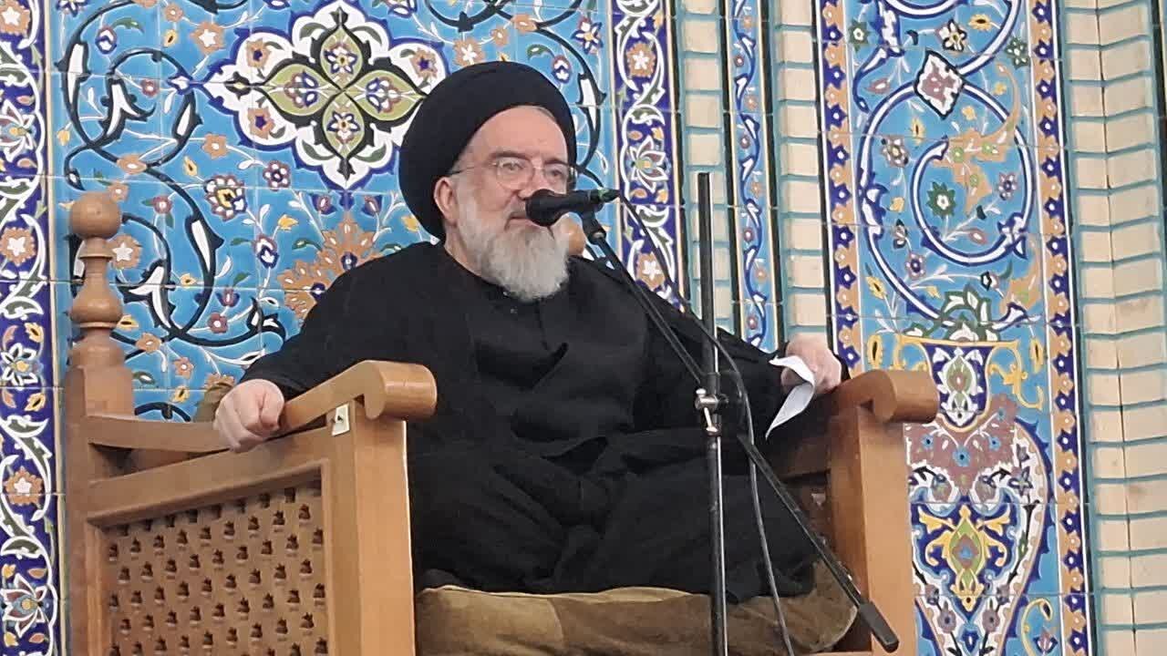 ملت حسینی ایران در برابر تهدید دشمن تسلیم‌ نخواهد شد