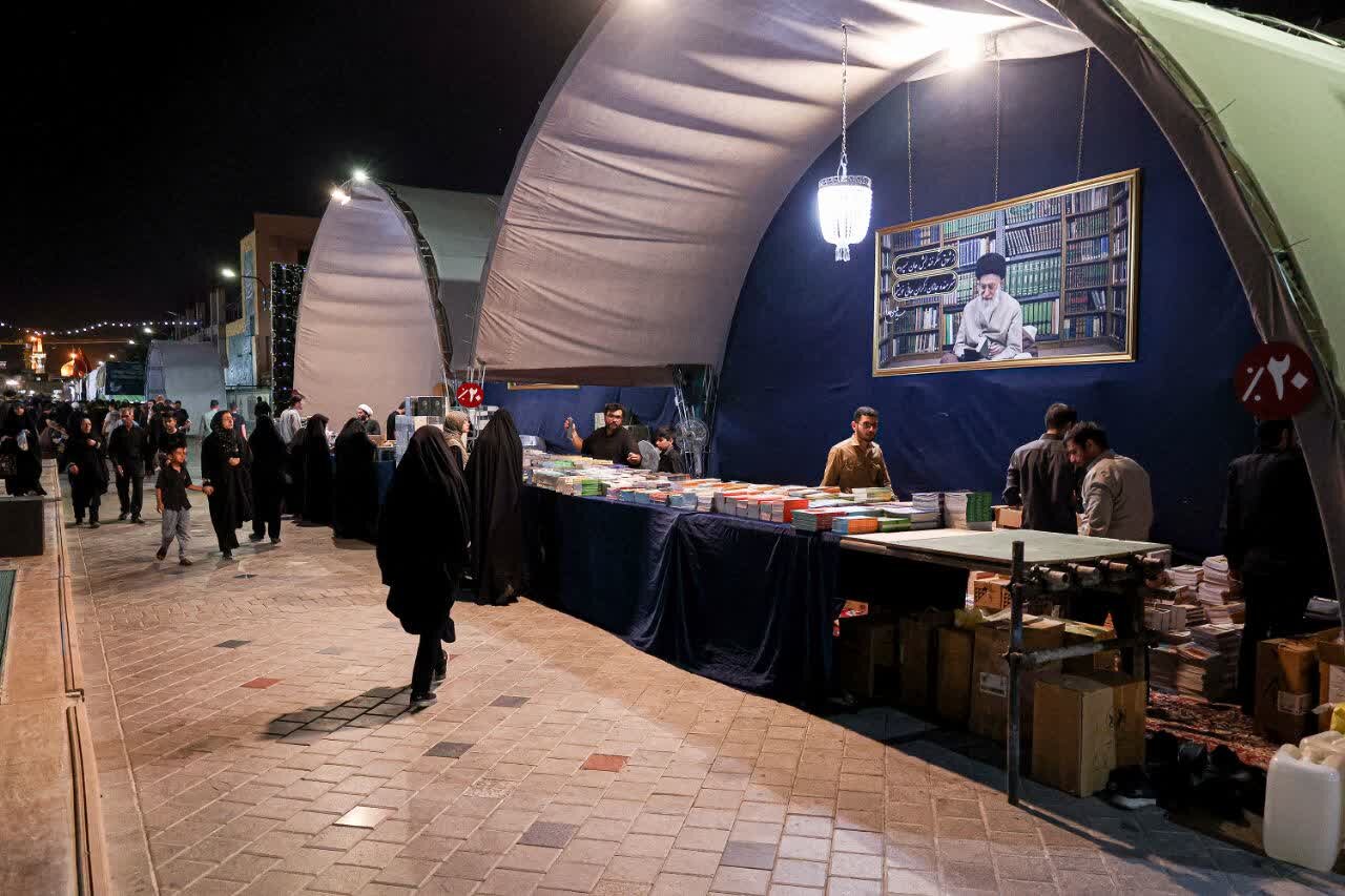 آشناسازی زائران پیاده با رهبر قرآنی در نمایشگاه «روایت امین»