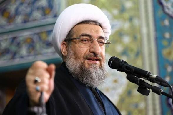 ایران از منافع خود در تنگه هرمز کوتاه نمی‌آید