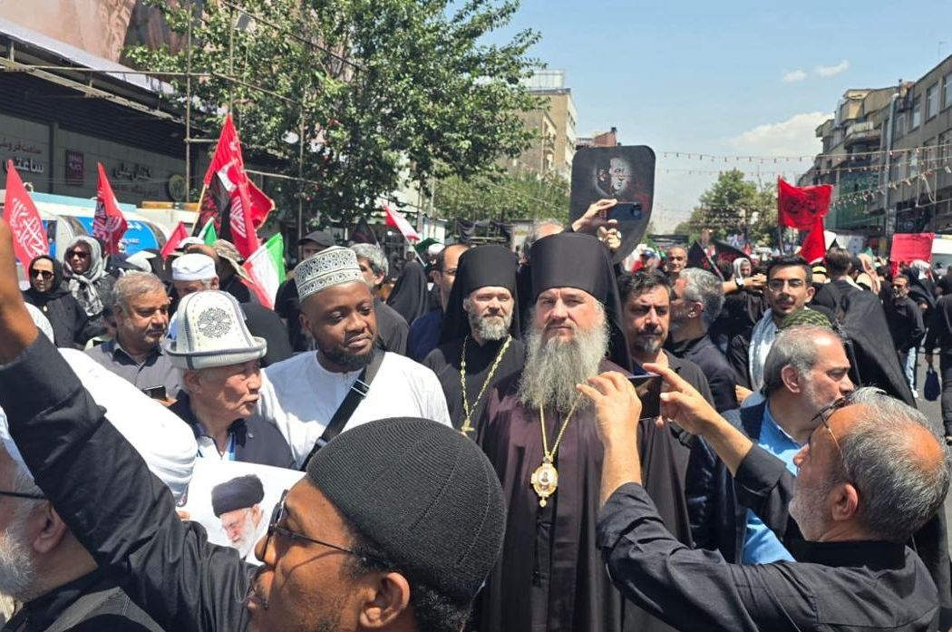 Vescovo Savvatiy: «Ho visto un popolo dare l’addio a Khamenei come a un padre»