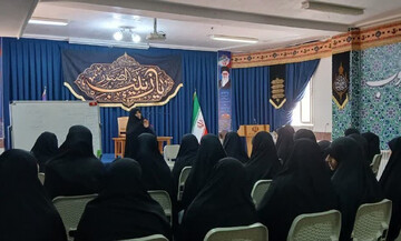  نشست تبیین نقش الگوسازی طلاب در مدرسه تخصصی الزهرا(س) قروه
